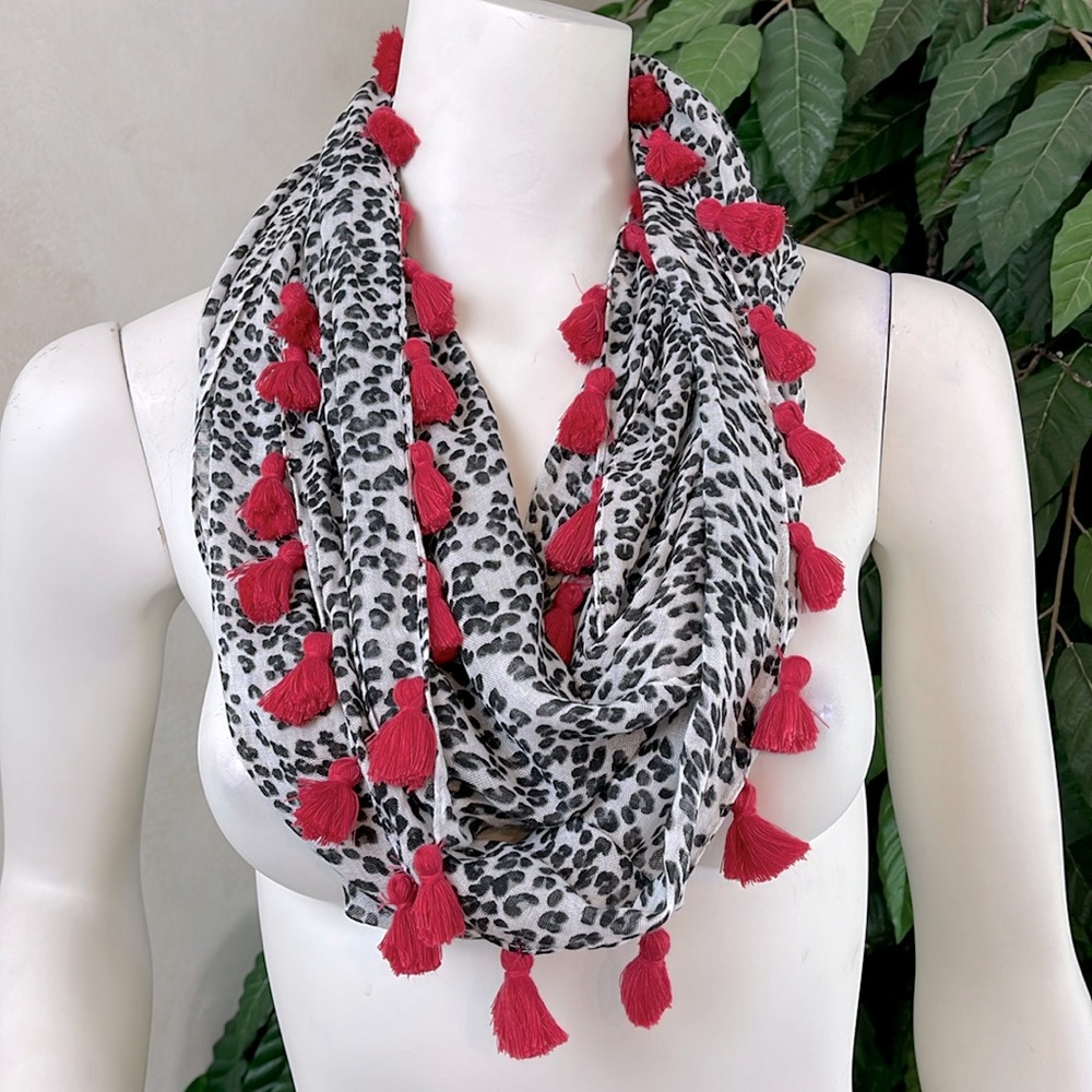 THE LIMITED LEOPARD & PINK TASSEL INFINITY SCARF
